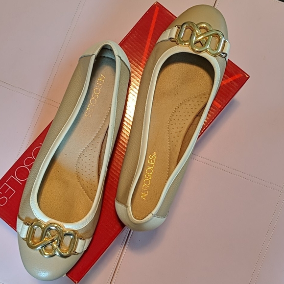 Timeless Classic Flats - Picture 1 of 5